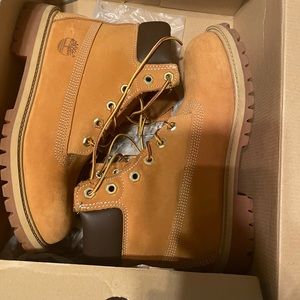 Men’s size 6 Timberland boots, worn three or four times.